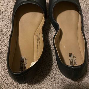 Women’s Mossimo black ballet flats. (Size 7 1/2)